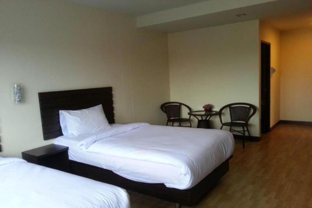 Ponburi Hotel Nan Luaran gambar