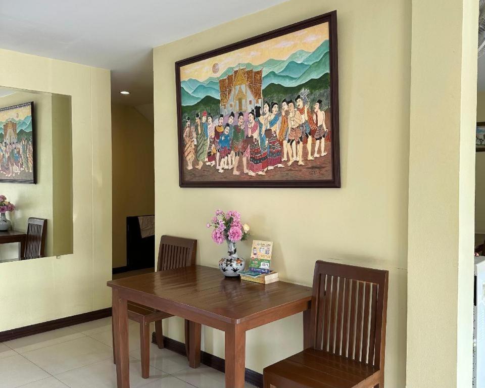Ponburi Hotel Nan Luaran gambar