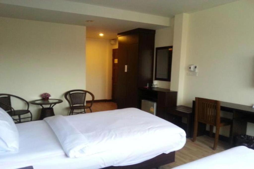 Ponburi Hotel Nan Luaran gambar