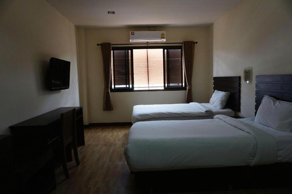 Ponburi Hotel Nan Luaran gambar