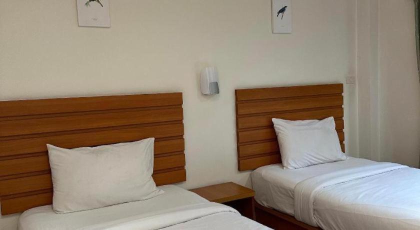Ponburi Hotel Nan Luaran gambar