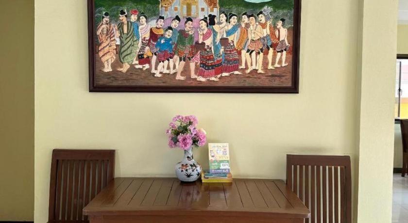 Ponburi Hotel Nan Luaran gambar