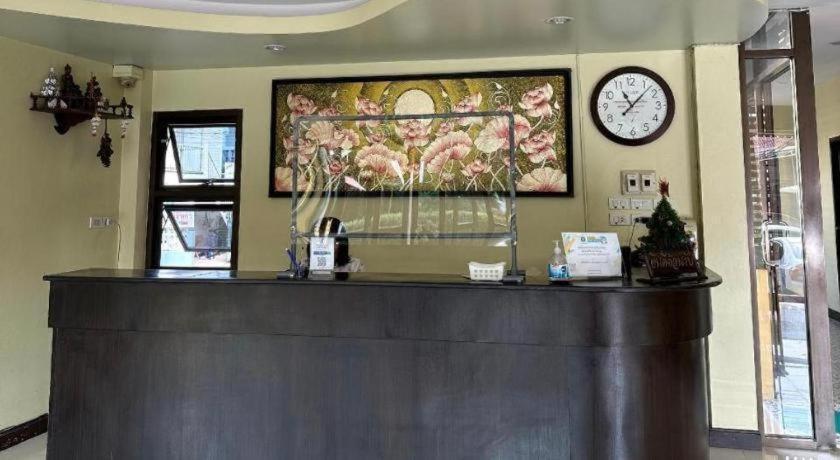Ponburi Hotel Nan Luaran gambar