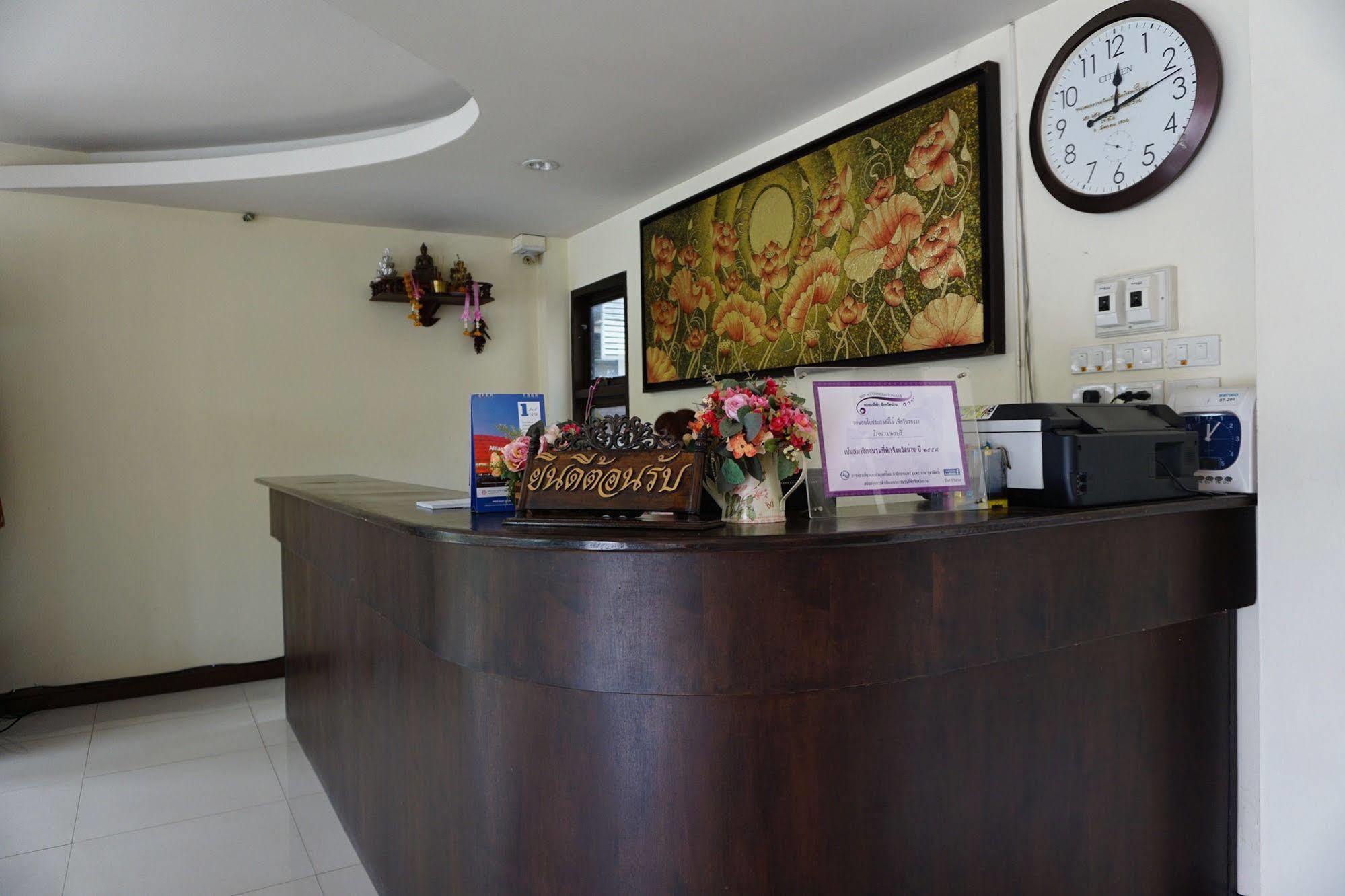Ponburi Hotel Nan Luaran gambar